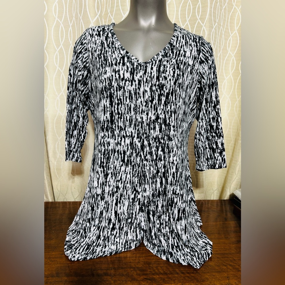 Rose & Olive V Neck Tunic T Shirt blouse Suitable for work and casual